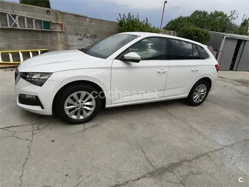 Usado Skoda Scala Ambition 150 CV (110 kW) 2023 Blanco Utilitario