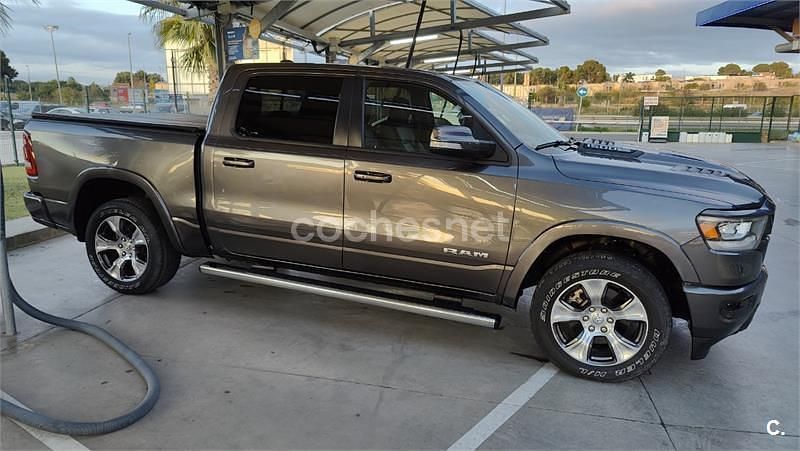 Usado RAM 1500 401 CV (294 kW) 2023 Gris / plata Pickup/Camioneta