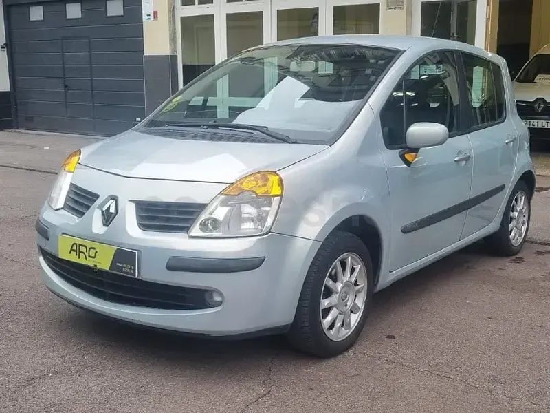 Usado Renault Modus Dynamique 98 CV (72 kW) 2005 Gris / plata Monovolumen