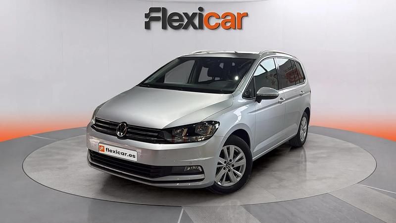 Usado VW Touran Advance 122 CV (89 kW) 2023 Gris Monovolumen