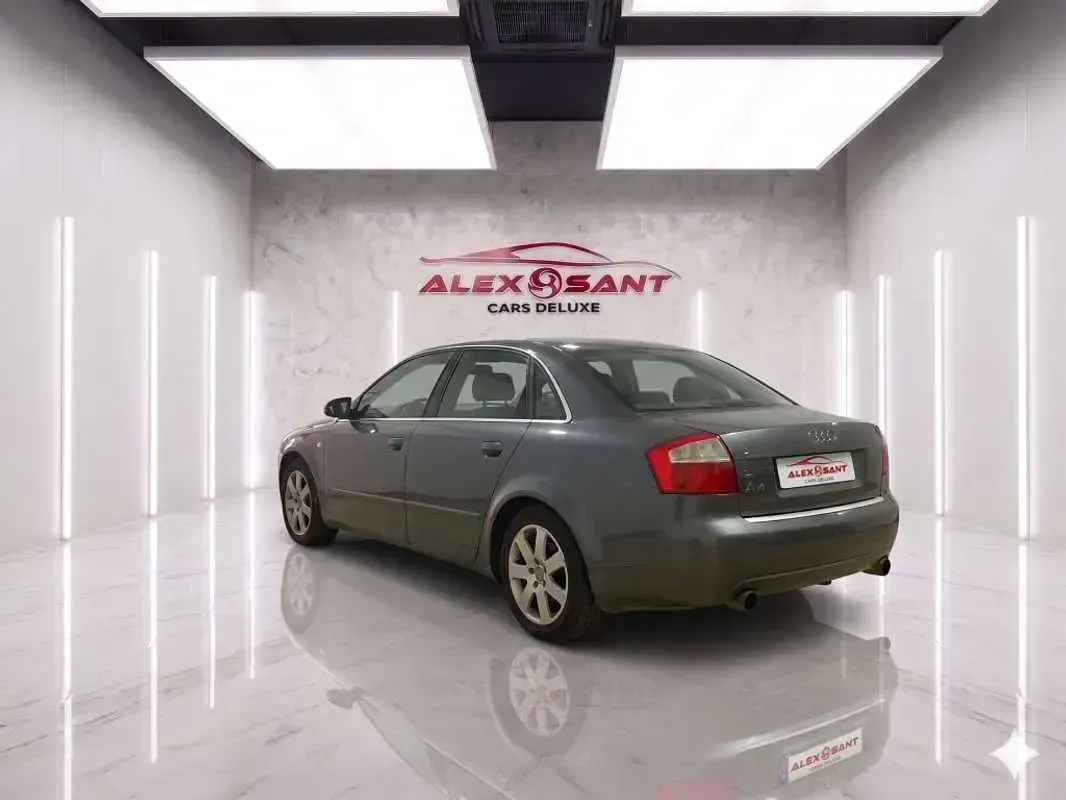 Usado Audi A4 131 CV (96 kW) 2004 Gris Berlina