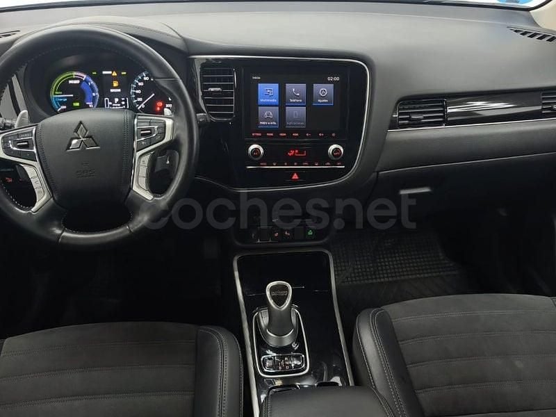 Usado Mitsubishi Outlander P-HEV 230 CV (169 kW) 2020 Gris / plata SUV