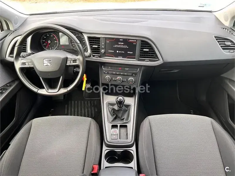 Usado Seat Leon Style 130 CV (95 kW) 2019 Blanco Berlina