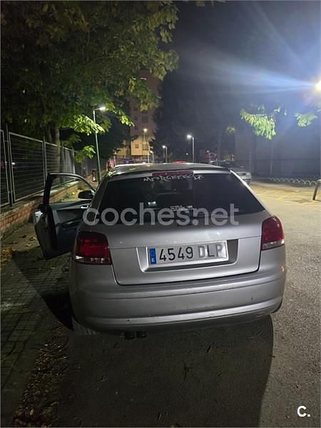 Gris / plata Usado 2005 Audi A3 Ambition Berlina | 2500 € (Precio justo) - Imagen 1/4