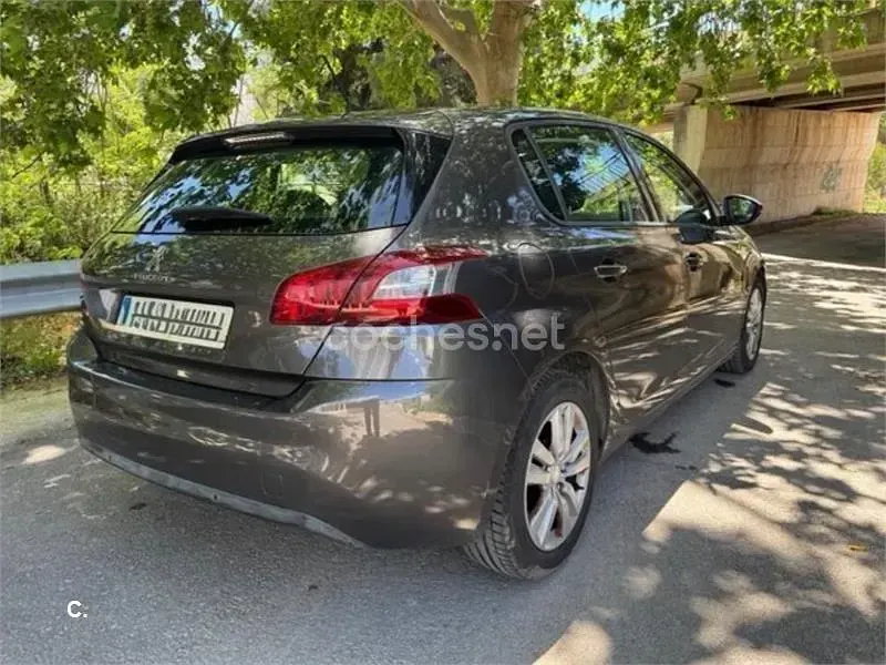 Usado Peugeot 308 Access 82 CV (60 kW) 2014 Negro Berlina