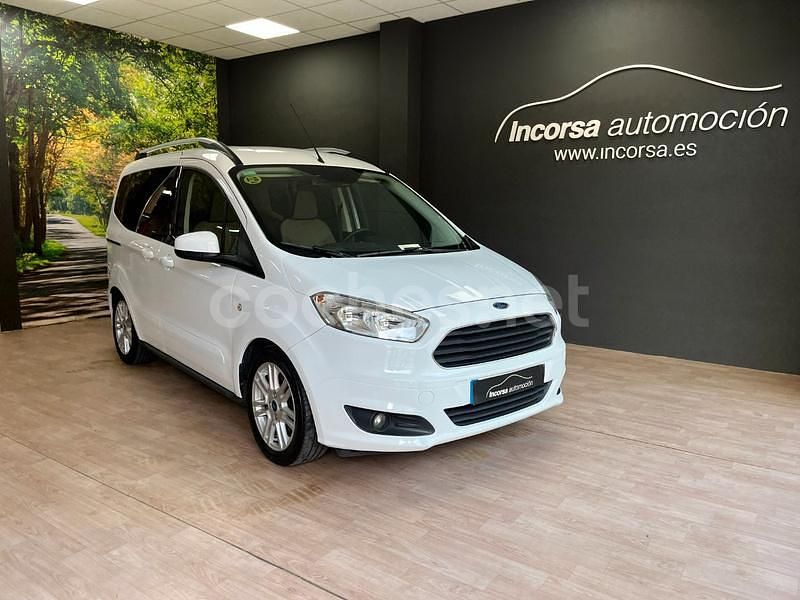 Blanco Usado 2019 Ford Tourneo Courier Titanium Monovolumen | 12.480 € (Un poco caro) - Imagen 1/4