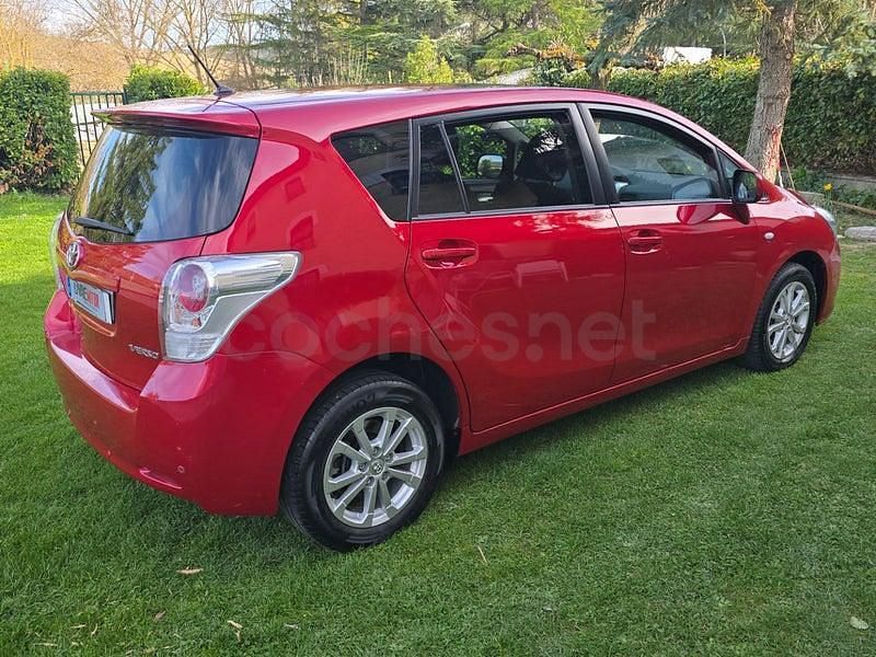 Usado Toyota Verso Live 132 CV (97 kW) 2011 Granate Monovolumen