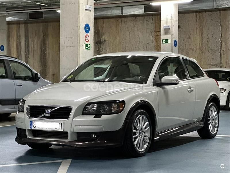 Beige Usado 2007 Volvo C30 Summum Utilitario | 3990 € (Buen precio) - Imagen 1/4