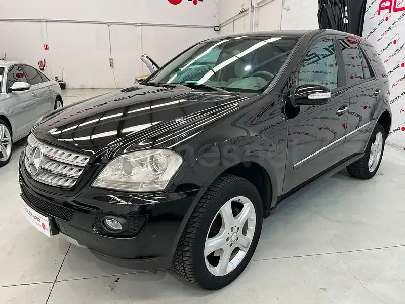 Usado Mercedes ML280 Edition 190 CV (139 kW) 2008 Negro SUV