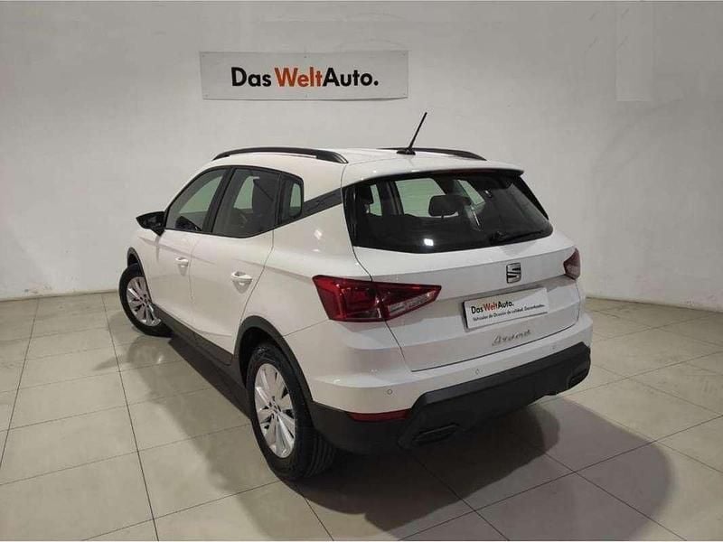 Usado Seat Arona Style Plus 110 CV (80 kW) 2022 Blanco SUV