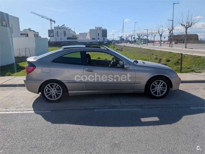 Usado Mercedes C230 197 CV (144 kW) 2001 Beige Berlina