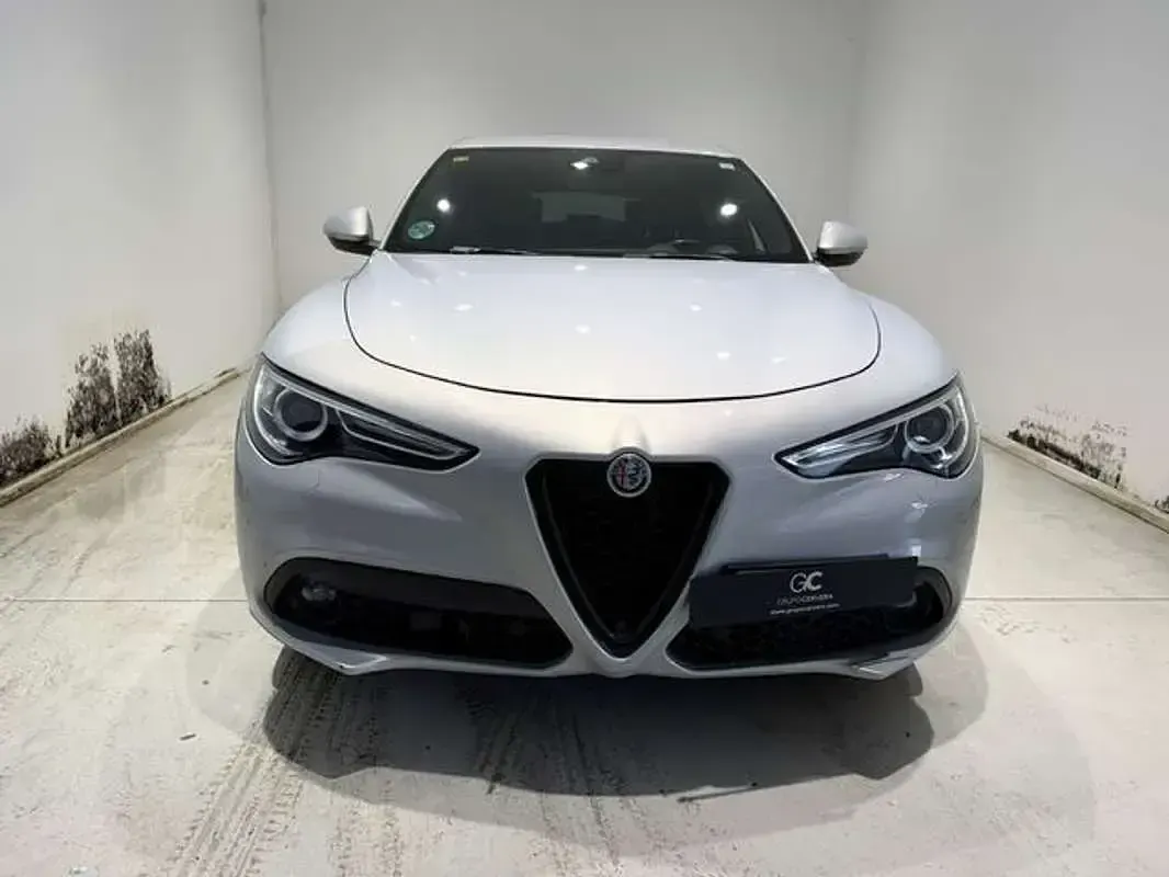Usado Alfa Romeo Stelvio Veloce 209 CV (153 kW) 2020 Plateado SUV