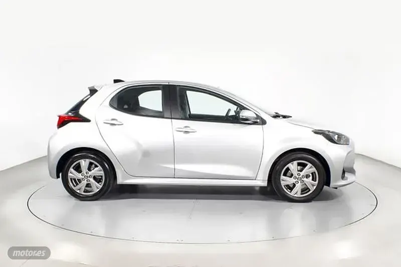 Usado Toyota Yaris Hybrid Active 116 CV (85 kW) 2025 Gris Berlina