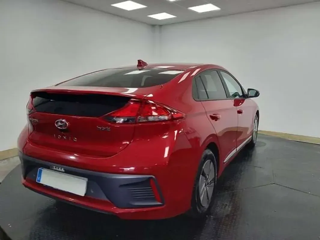 Usado Hyundai Ioniq 141 CV (103 kW) 2021 Rojo Utilitario