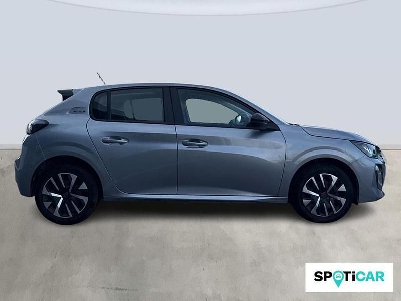 Usado Peugeot 208 Style 101 CV (74 kW) 2025 Gris Utilitario