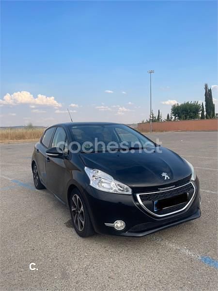 Usado Peugeot 208 Active 92 CV (67 kW) 2013 Negro Utilitario