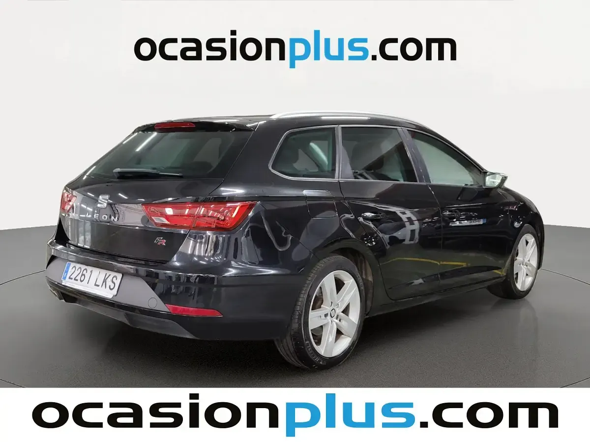 Usado Seat Leon FR 130 CV (95 kW) 2020 Negro Monovolumen