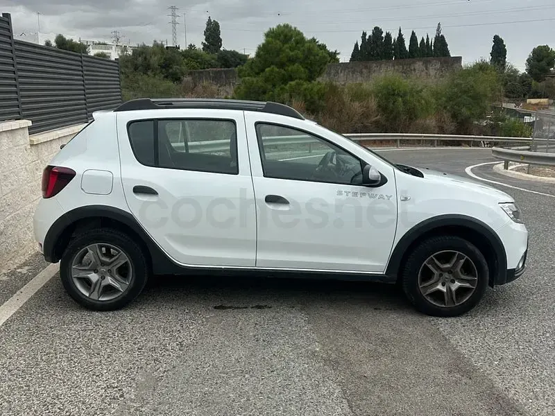 Usado Dacia Sandero Stepway 90 CV (66 kW) 2017 Blanco Berlina