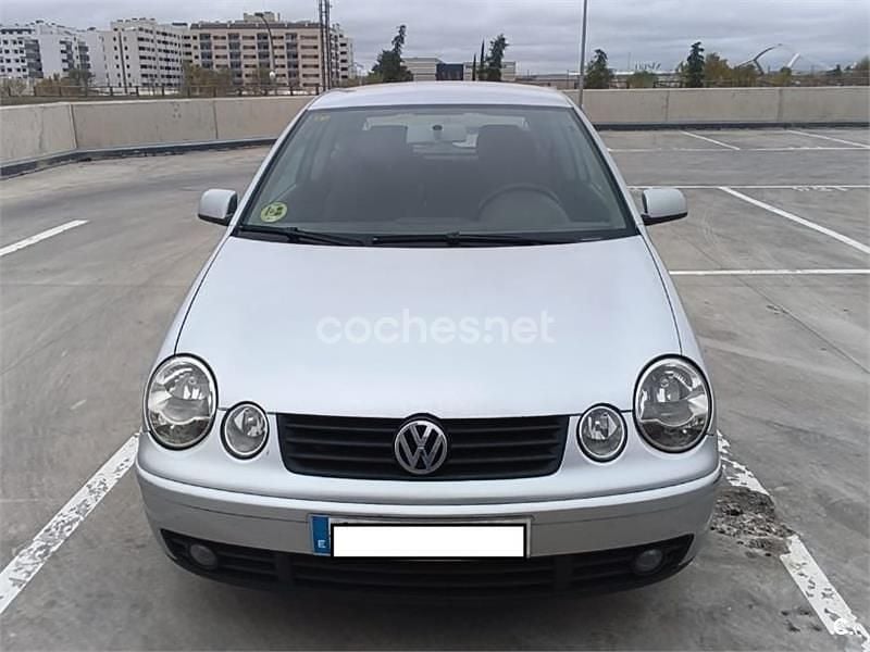 Gris / plata Usado 2004 VW Polo Trendline Berlina | 3200 € (Precio justo) - Imagen 1/4