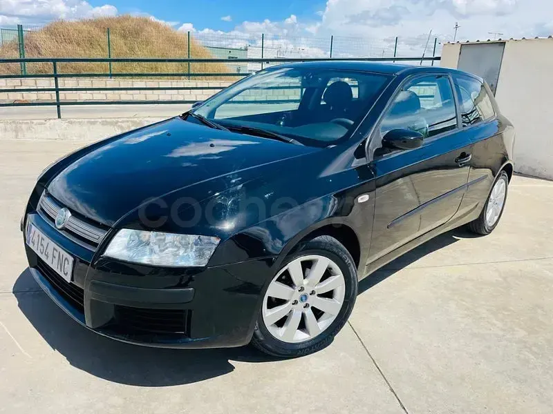 Usado Fiat Stilo 95 CV (69 kW) 2007 Negro Familiar