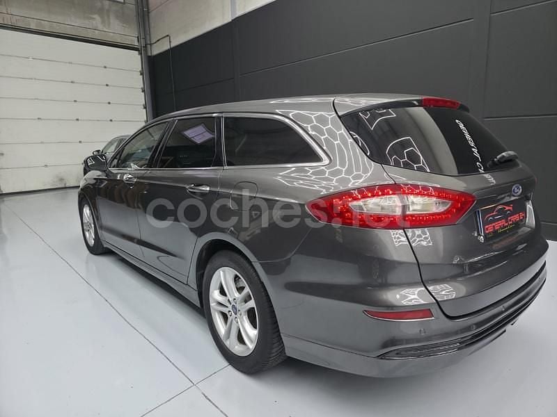 Usado Ford Mondeo Titanium 150 CV (110 kW) 2017 Gris / plata Familiar