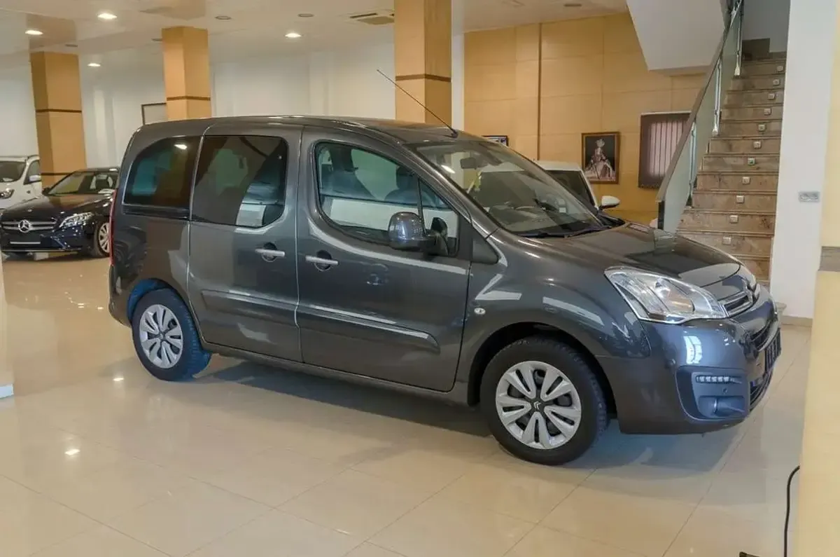 Usado Citroën Berlingo Feel 99 CV (72 kW) 2016 Gris Monovolumen