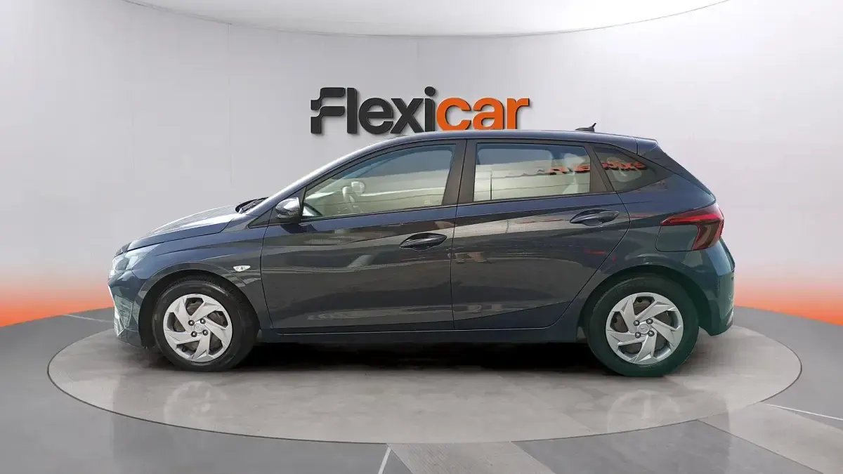 Usado Hyundai i20 84 CV (61 kW) 2022 Gris Utilitario
