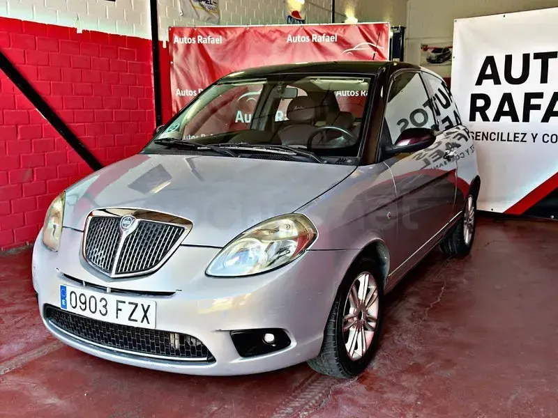 Usado Lancia Ypsilon 75 CV (55 kW) 2008 Gris / plata Utilitario