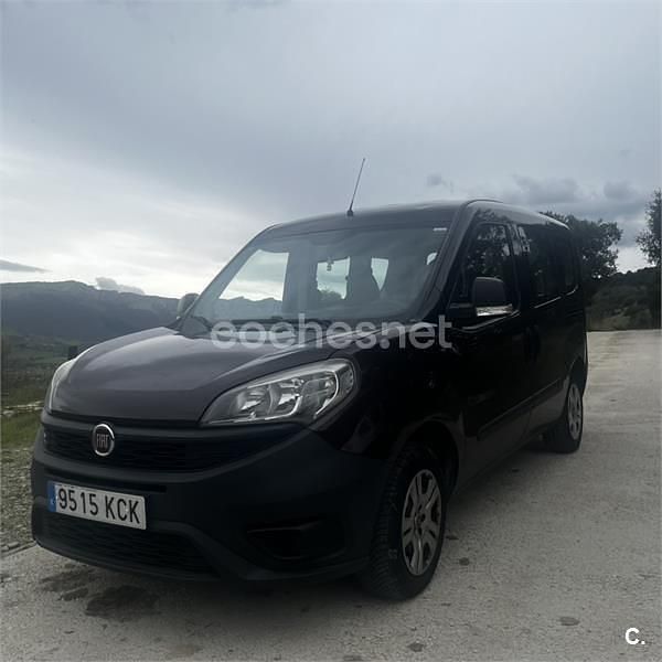 Usado Fiat Doblò Easy 95 CV (69 kW) 2016 Granate Monovolumen