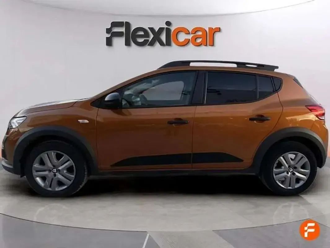 Usado Dacia Sandero Essentiel 101 CV (74 kW) 2021 Amarillo Utilitario