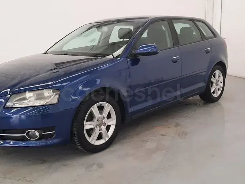 Usado Audi A3 Sportback Attraction 105 CV (77 kW) 2011 Azul Utilitario