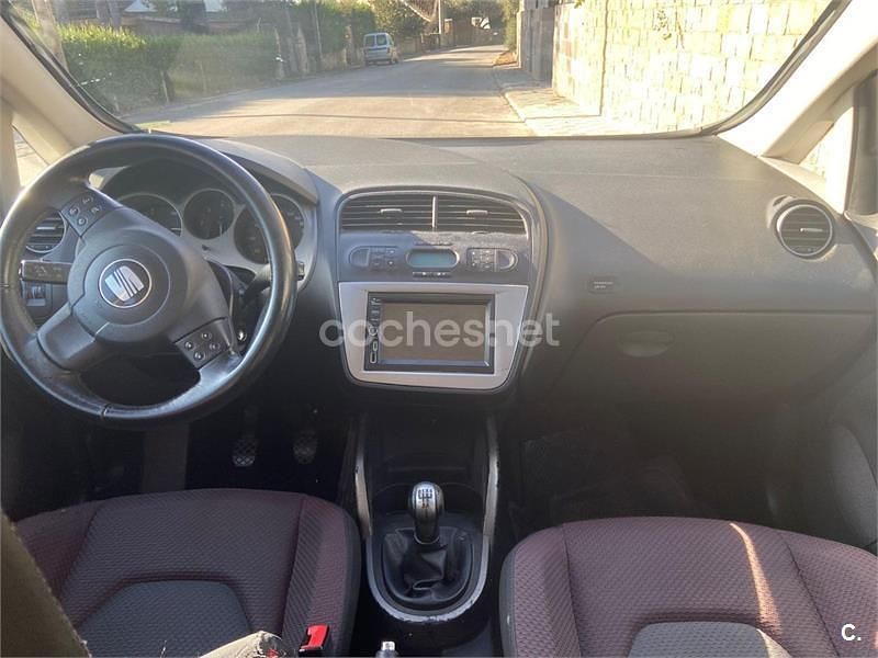 Rojo Usado 2005 Seat Altea Sport Berlina | 2300 € (Precio justo) - Imagen 1/4