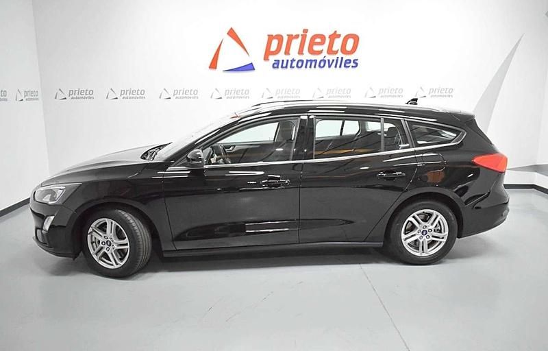 Usado Ford Focus Trend+ 120 CV (88 kW) 2022 Negro Familiar