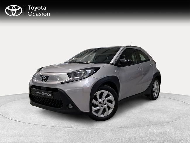 Usado Toyota Aygo X Play 72 CV (52 kW) 2024 Gris / plata SUV