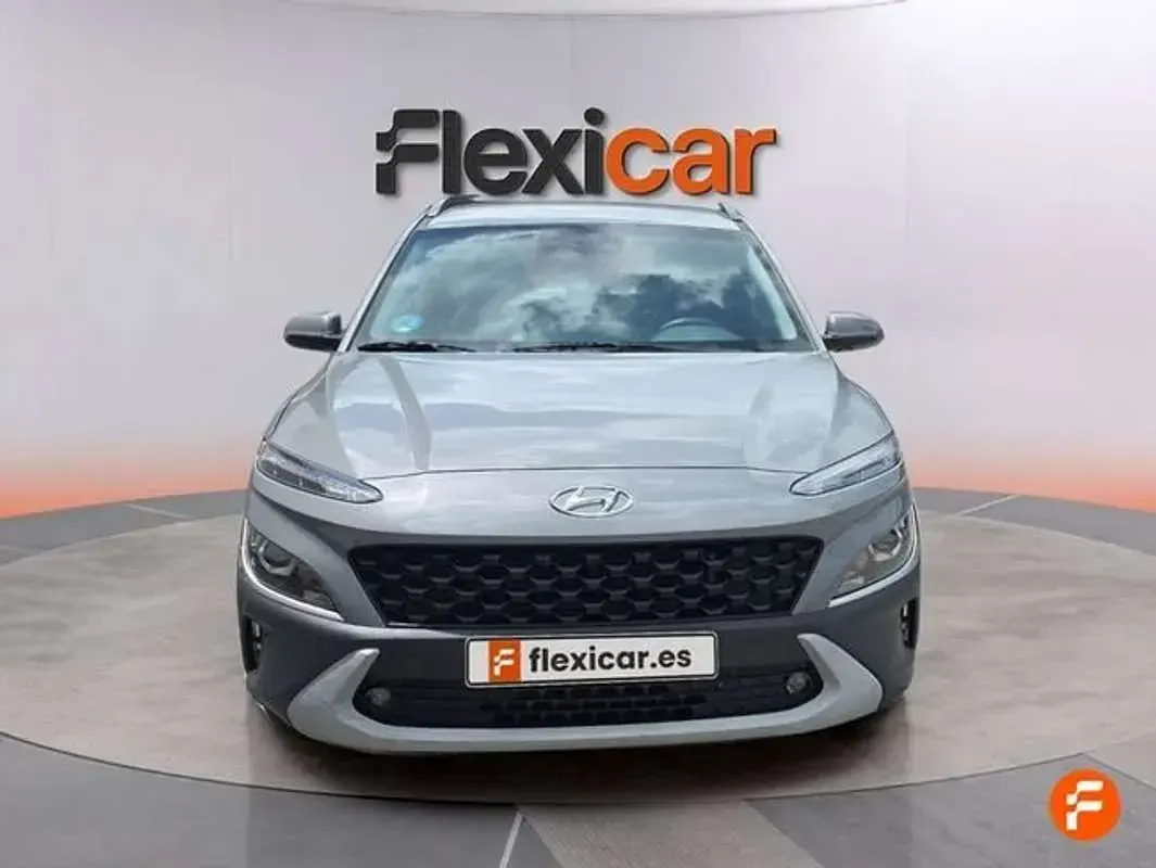 Usado Hyundai Kona 141 CV (103 kW) 2022 Gris SUV