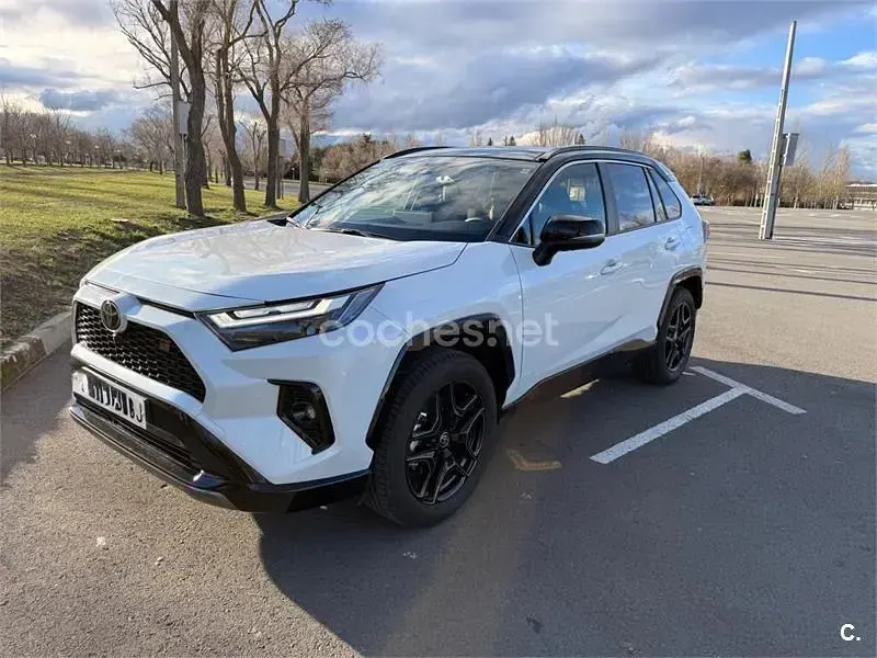 Usado Toyota RAV4 Hybrid Plus 222 CV (163 kW) 2025 Blanco SUV