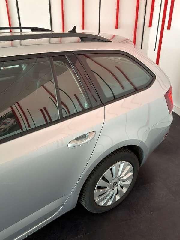 Usado Skoda Octavia Style 116 CV (85 kW) 2019 Gris Familiar