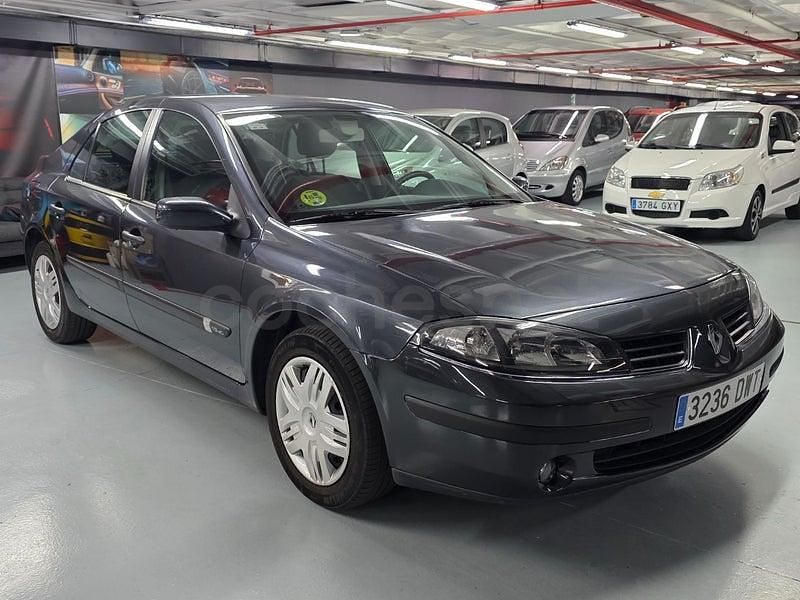 Usado Renault Laguna II Authentique 110 CV (80 kW) 2006 Gris / plata Berlina