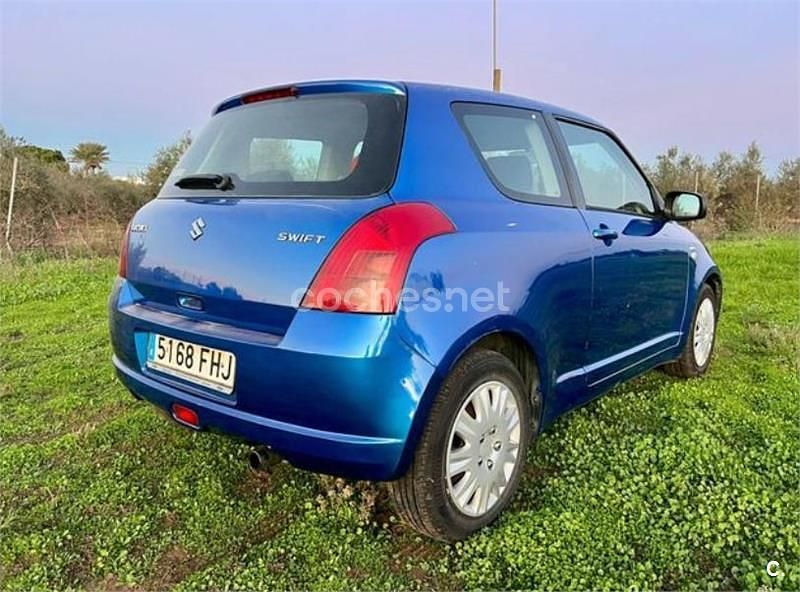 Usado Suzuki Swift GL 69 CV (50 kW) 2006 Azul Utilitario