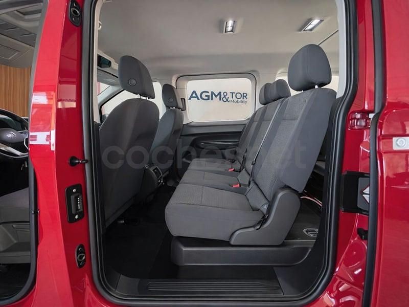 Usado VW Caddy Maxi 102 CV (75 kW) 2024 Rojo Monovolumen
