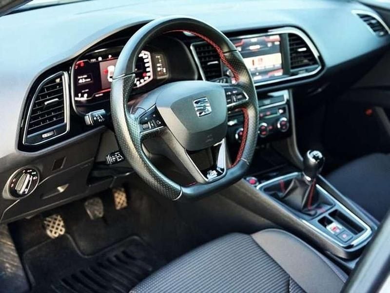 Begagnad Seat Leon FR 150 HK (110 kW) 2019 Vit Sedan