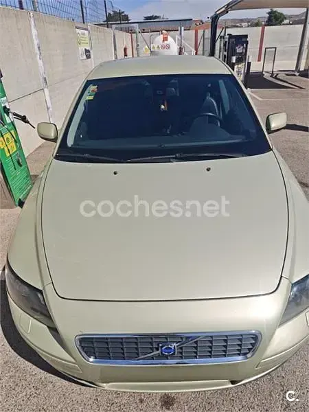 Usado Volvo S40 Momentum 136 CV (100 kW) 2005 Beige Berlina