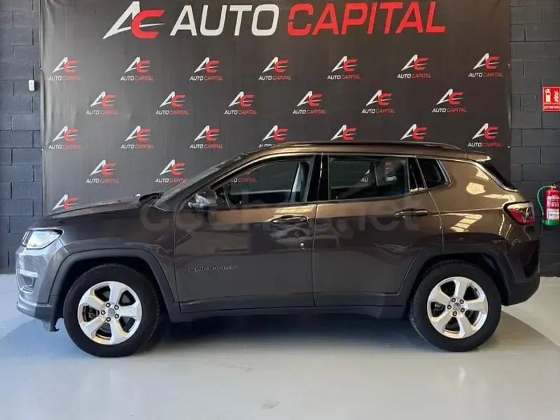 Usado Jeep Compass Longitude 120 CV (88 kW) 2019 Gris / plata SUV