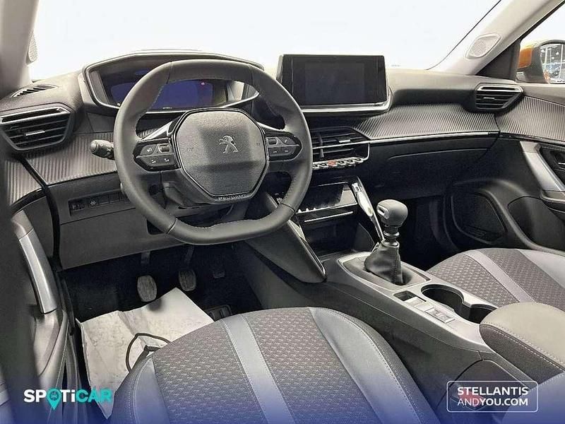 Usado Peugeot 2008 Allure 131 CV (96 kW) 2020 Naranja SUV