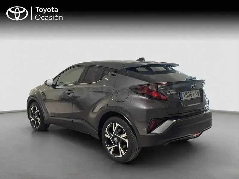 Usado Toyota C-HR Advance 122 CV (89 kW) 2022 Gris / plata SUV