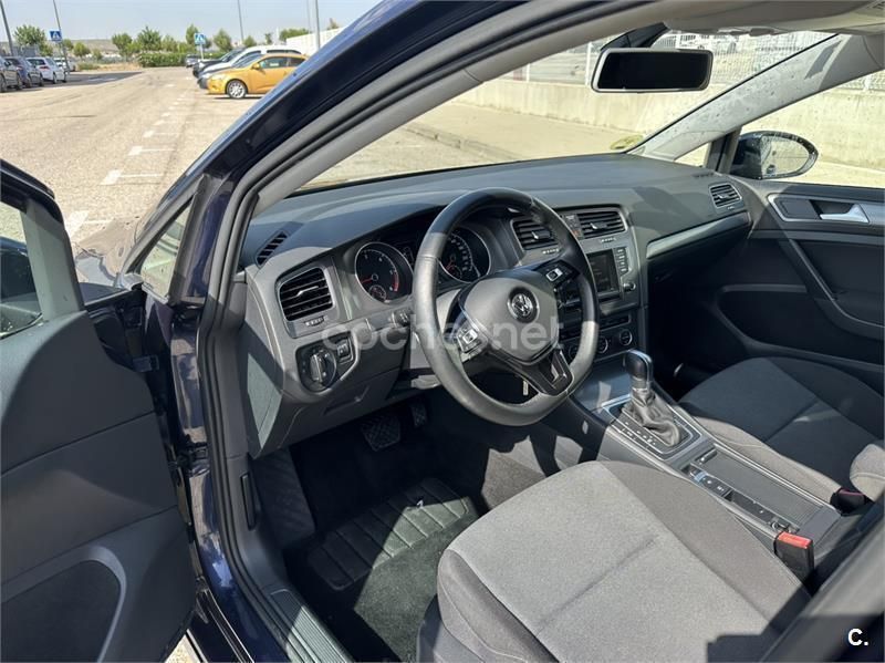 Azul Usado 2014 VW Golf VII Advance Berlina | 7999 € (Buen precio) - Imagen 1/2
