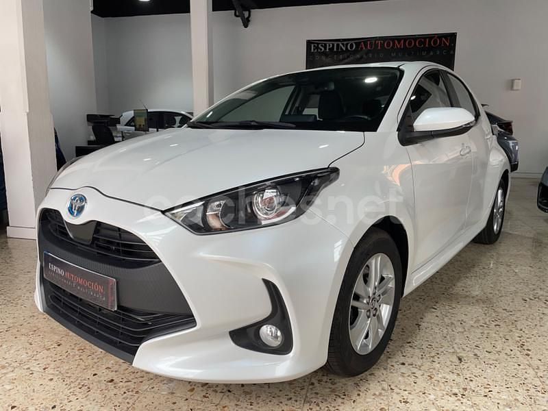 Blanco Usado 2024 Toyota Yaris Hybrid Active Berlina | 17.990 € (Super precio) - Imagen 1/4