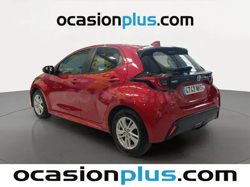 Usado Toyota Yaris Hybrid Business Edition 116 CV (85 kW) 2024 Rojo Berlina