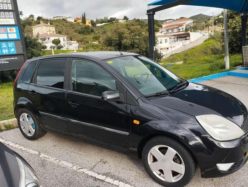 Usado Ford Fiesta Trend 80 CV (58 kW) 2004 Negro Utilitario