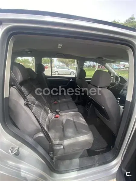 Usado VW Touran Advance 140 CV (102 kW) 2009 Gris / plata Monovolumen